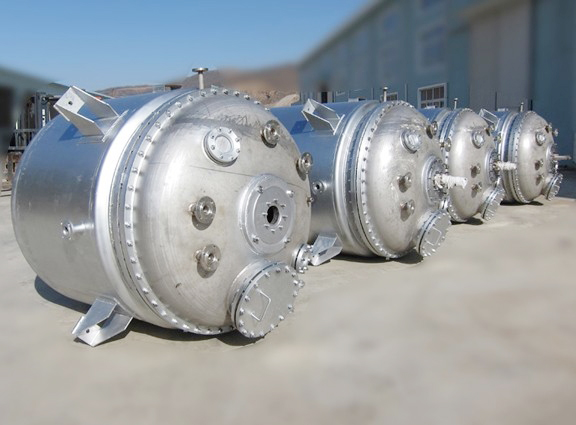 Electrically heated stainless steel reactor